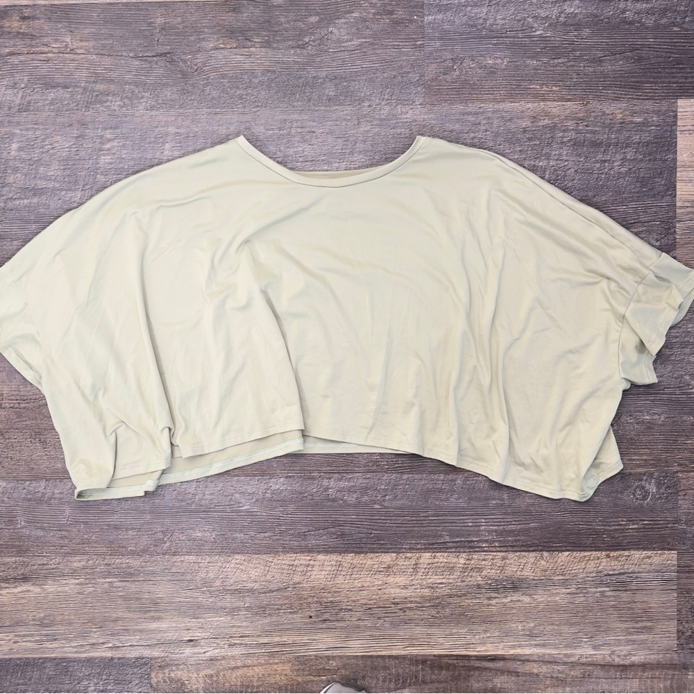 Revival light green short sleeve cropped top tee shirt size XS B111
